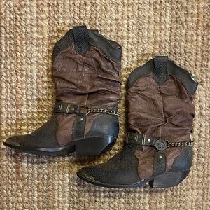 Brown and Black Western Boots 

Women’s 9.5